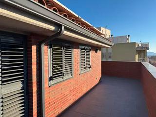 Lloguer Pis a Poble Nou-Olivar Gran. Ático dúplex con terrazas en el centro de figueres