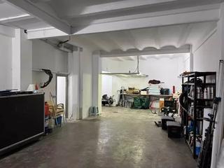 Location Local commercial à Eixample Sud-Migdia. Alquiler de local comercial con baño