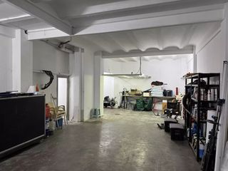 Miete Geschäftsraum in Eixample Sud-Migdia. Alquiler de local comercial con baño
