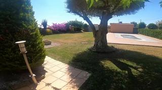 Location Maison à Borrassà. Casa de alquiler con amplio jardín y piscina