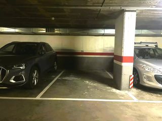 Miete Autoparkplatz in Eixample Nord. Parquing de alquiler al lado de la estación