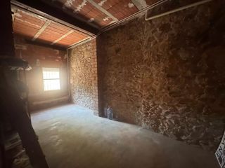 Geschäftsraum in Colera. Local en planta baja con acceso independiente