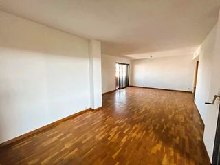 Miete Etagenwohnung in La Devesa. Se alquila piso al lado de la estación del ave