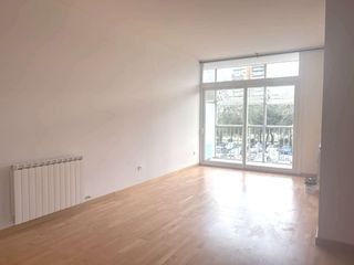 Affitto Appartamento in Eixample Sud-Migdia. Se alquila piso al lado del parc migdia