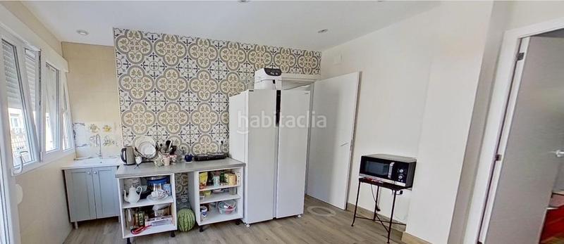 Foto cf5bcc97-6ecb-46cf-b568-65e98b9b551f. Piso en calle padre pedro velasco 2 piso reformado a pasos de la playa de la malvarrosa en Valencia