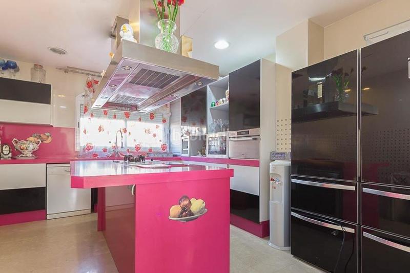 Foto 55e57f04-faee-4e53-b8a6-84a5b0a48d60. Chalet mit parking in Natzaret Valencia