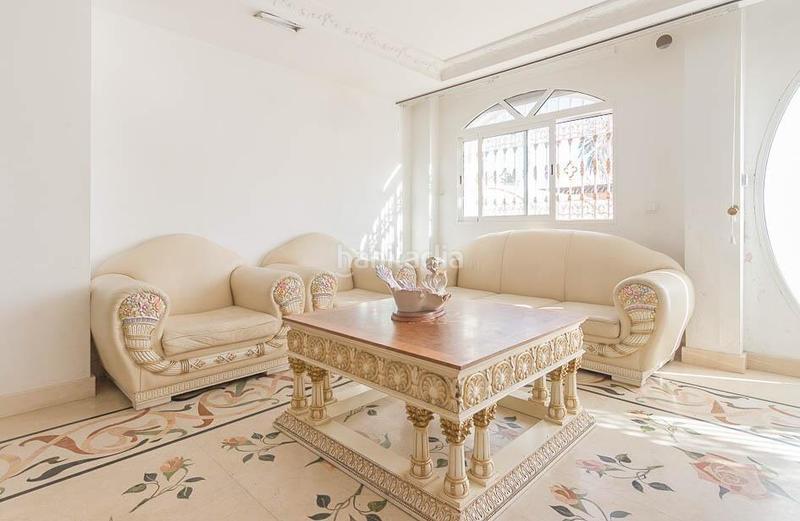 Foto 599c05d2-cc10-41d5-8268-b71ec2f4689f. Chalet mit parking in Natzaret Valencia