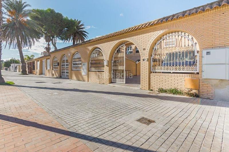 Foto 6683151f-b7b9-443d-87b1-f960dff8f55b. Chalet mit parking in Natzaret Valencia