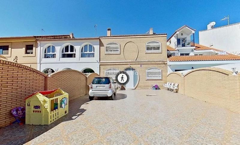 Foto 97e2c33f-aa69-4191-b472-da6ba43afbca. Chalet mit parking in Natzaret Valencia