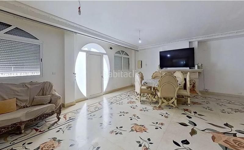 Foto 9ccbbf77-2568-43e3-a3b8-e44615ab6ca5. Chalet mit parking in Natzaret Valencia