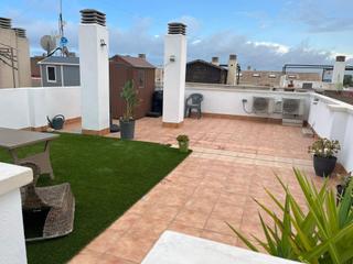 Lloguer Àtic  Calle riu turia. Se alquila ático con zona comunitaria y piscina en la playa de p