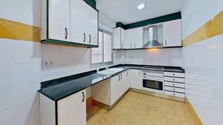 Appartement  Avenida ausias march. Amplio apartamento de 4 dormitorios con balcón y vistas panorámi