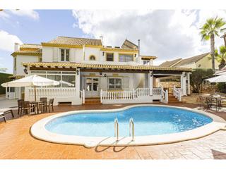 Casa  La manga club. Villa en venta en urbanizacion la manga club