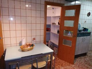 Flat  Gerona. Venta  de piso en la unión