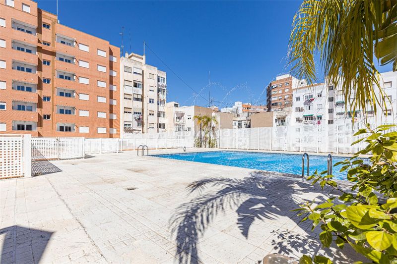 Foto 3b44a75f-6ec9-4113-9fab-f072a3ad2dbd. Etagenwohnung 160m<sup>2</sup> in avenida reina victoria eugenia 2 in Cartagena