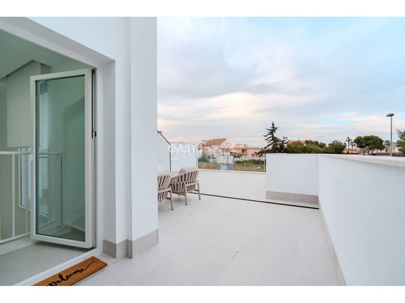 Foto 128c02fe-cce7-41a9-9a27-97b43af9d096. Casa aparellada a calle benedictos 1 a Las Lomas de Rame-Bahía Bella Alcázares (Los)