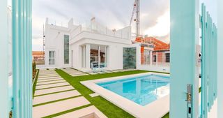 Piso en Calle 20 3. Villa independiente con piscina privada, solárium y garaje subte