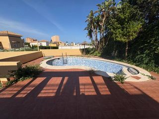 Xalet  Urbanizacion brisamar. Chalet independiente con piscina en zona zoco