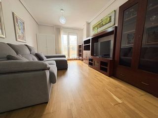 Pis  Calle espinosa. Amplia vivienda con 3 dormitorios, garaje y excelentes calidades