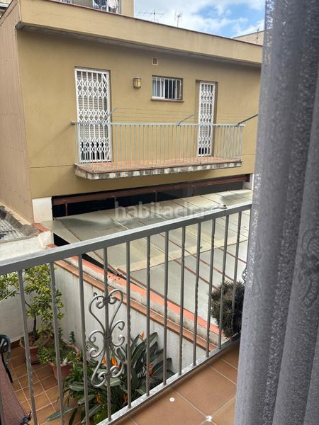 Foto 2385ce6c-5ed5-43a9-8623-c4d5eb728d88. Casa adossada amb xemeneia calefacció aparcament a Mataró