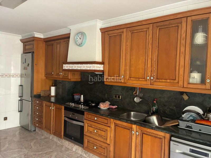 Foto 33e0853f-b93e-4c94-b6c2-e478b70bdd2c. Casa adossada amb xemeneia calefacció aparcament a Mataró