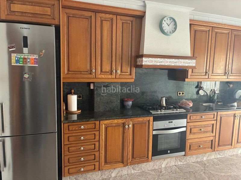 Foto 49bdd392-16bf-4bff-8302-acb24f4f1af4. Casa adossada amb xemeneia calefacció aparcament a Mataró