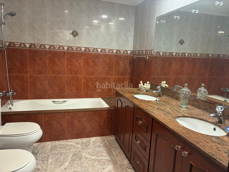 Foto 874e8229-0c21-43d4-a82e-903a1963232d. Casa adossada amb xemeneia calefacció aparcament a Mataró