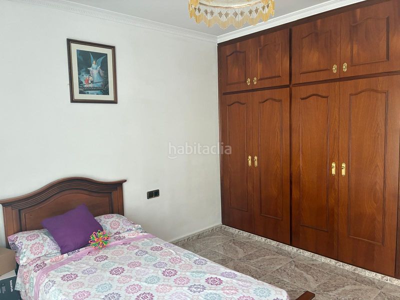 Foto b7e922a5-ba61-4f7e-9a41-c1bb7f36e3c7. Casa adossada amb xemeneia calefacció aparcament a Mataró