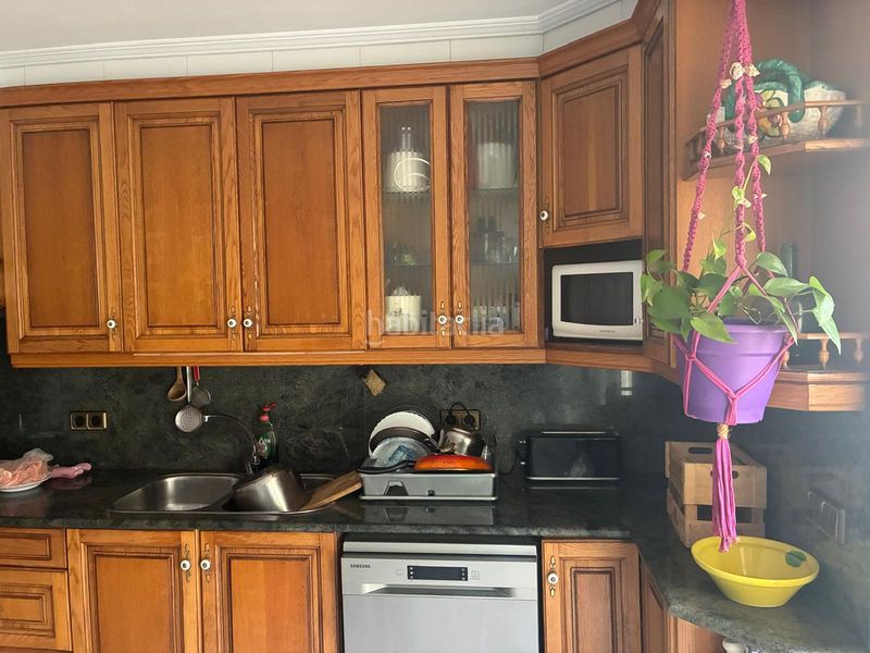 Foto b88f2888-0c17-46d9-b141-432149cca3bf. Casa adossada amb xemeneia calefacció aparcament a Mataró