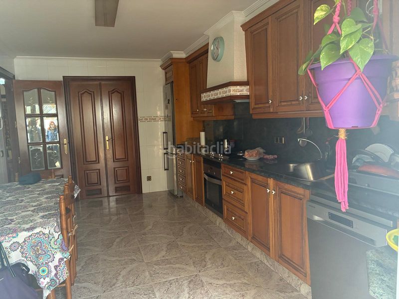 Foto cedba5d1-f771-41b2-bbb2-a83bf1637cb3. Casa adossada amb xemeneia calefacció aparcament a Mataró