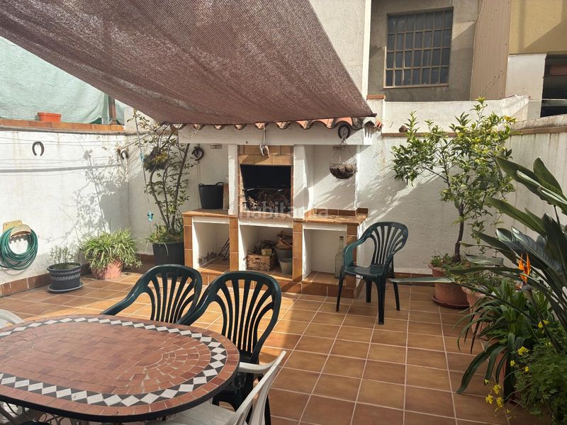 Foto d5f9bda6-46a7-4bc4-9195-fa9a833bff80. Casa adossada amb xemeneia calefacció aparcament a Mataró