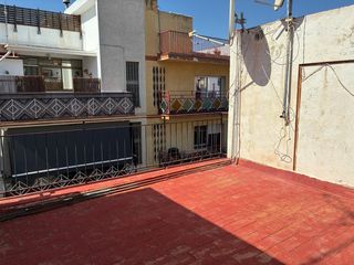 Pis a La Llàntia. Gran oportunidad: amplio piso de 5 dormitorios con balcón y terr