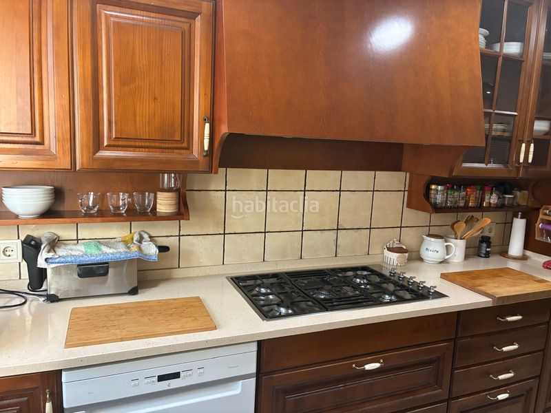 Foto 27535d56-48d1-48d7-a022-d61d2243879e. Casa aparellada amb xemeneia calefacció a Els Molins Mataró