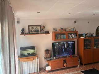 Flat in Cerdanyola Sud. Amplio piso de 4 habitaciones con balcón y galería en cerdanyola