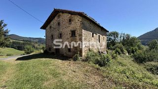 Masía en Eskoriatza. Precioso caserio en zarimutz con expectaculares vistas