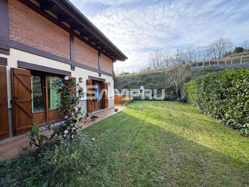 Foto a08d6e46-6e73-4b0b-a2cb-027cfeaf3bfb. Casa adossada amb calefacció aparcament a Bergara