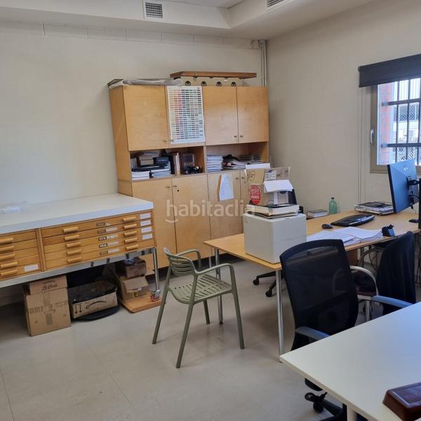 Foto b4ac6a75-ee39-4421-bd4e-be0a8cd47157. Fabrikhalle in Sant Esteve Sesrovires