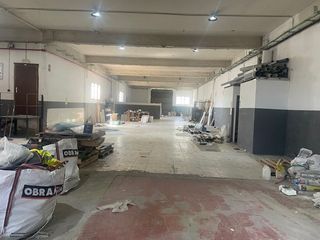 Fabrikhalle in Zona Industrial