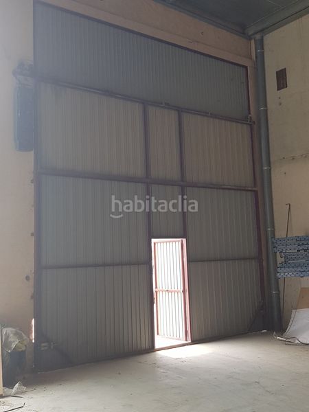 Foto ad6d8927-9193-4d45-bd38-99cce9693f3c. Nau industrial a Tàrrega