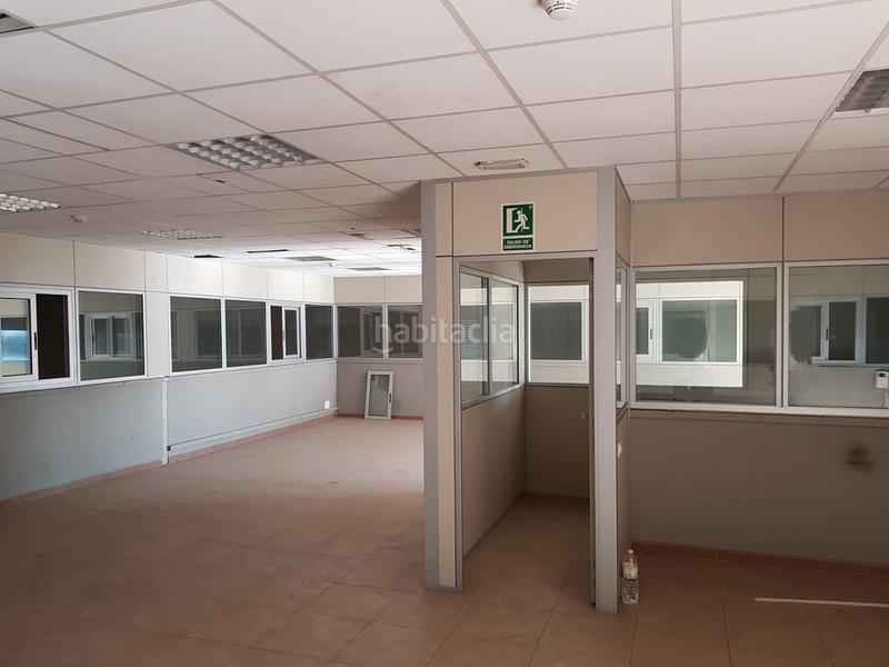 Foto f8b86145-28cc-4b9b-b6ec-a409c53f3488. Bâtiment à usage industriel dans Martorell
