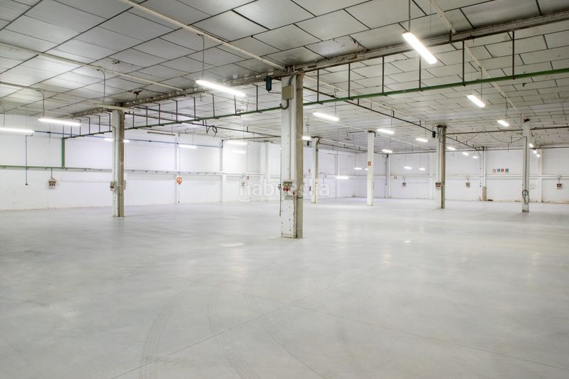 Foto 049bd3ba-d66c-42bb-b316-e37e60bbe230. Rent industrial building in Beniparrell