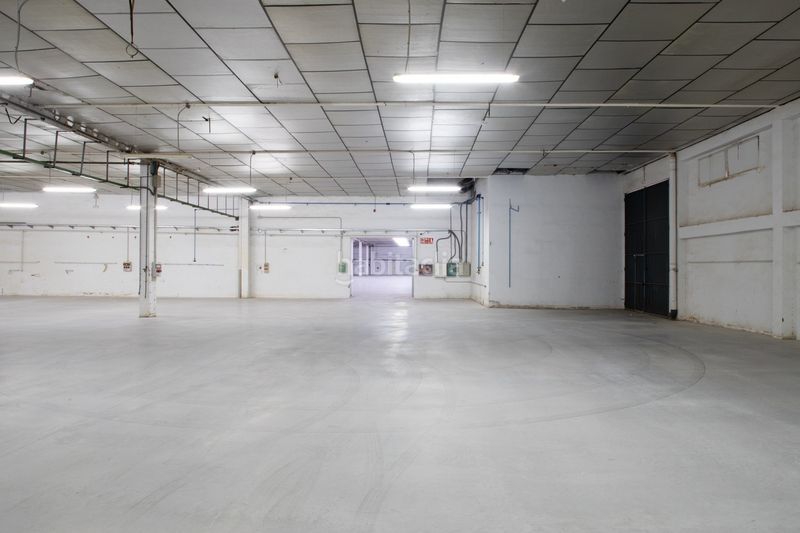 Foto 2575f744-e3cb-4e2b-a1c9-097b1681dfcf. Rent industrial building in Beniparrell