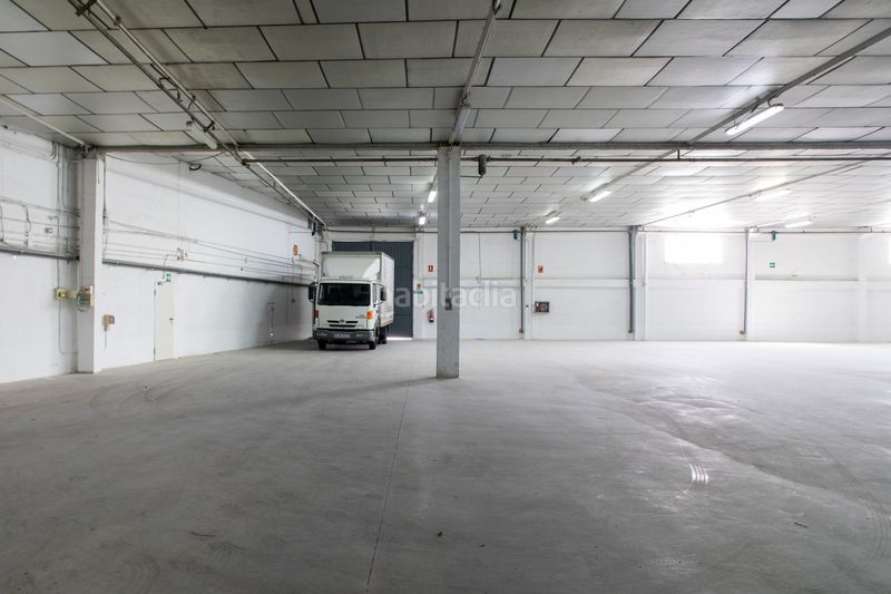 Foto c3ee62f0-0052-4f0a-9939-1a259477e3f7. Rent industrial building in Beniparrell