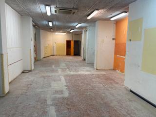 Local Comercial  Carrer dels sagarra. Local grande en santa coloma de gramenet