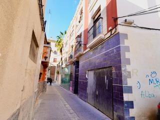 Local commercial à Calle cedaceros 4. Local comercial venta orihuela