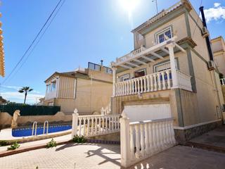 Chalet à Calle malaga 33. Chalet 4 habitaciones venta san miguel de salinas