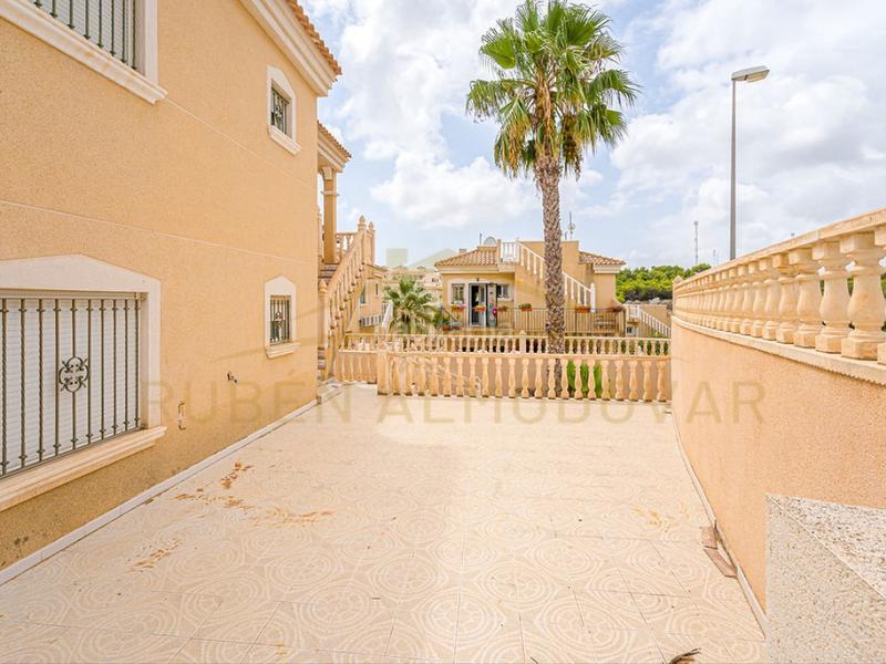Foto 397c77a5-2807-41fe-af2f-b134ec721c62. Chalet in poligono o-1 filipinas 5-d in Villamartín-Las Filipinas Orihuela
