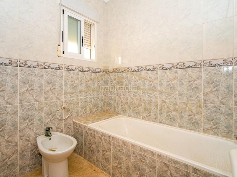 Foto dc98b806-af01-40b3-adbe-7a92c9ba597c. Chalet in poligono o-1 filipinas 5-d in Villamartín-Las Filipinas Orihuela