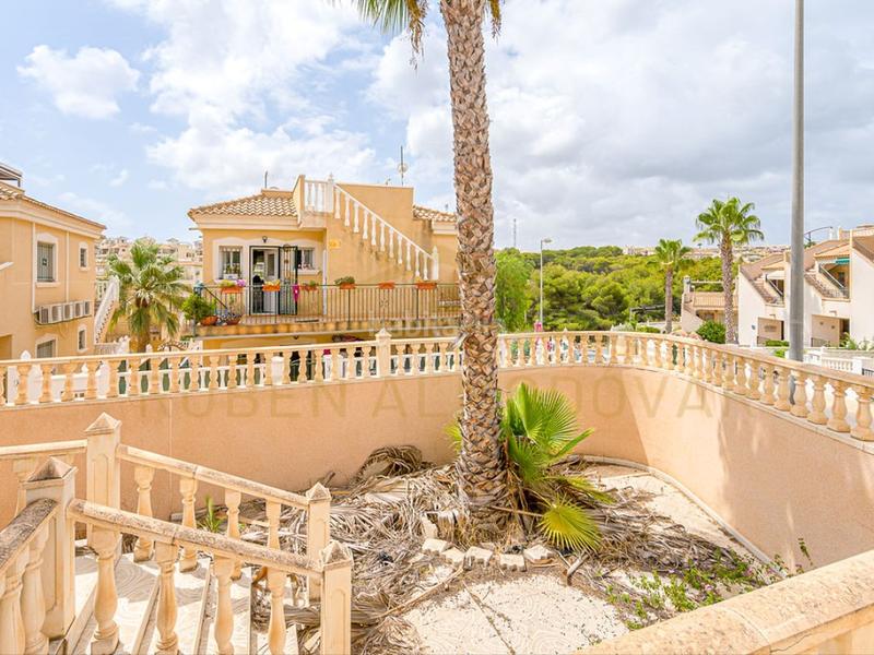 Foto e8306026-9c52-4d50-b778-a106f9131f92. Chalet in poligono o-1 filipinas 5-d in Villamartín-Las Filipinas Orihuela