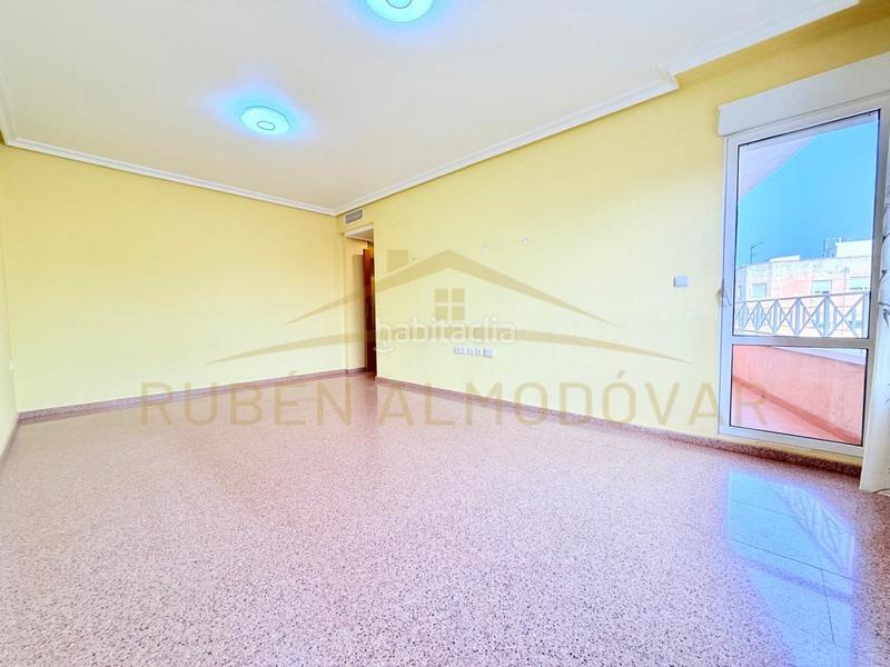 Foto be5cc7ee-7163-4029-9200-e40719797225. Piso en calle antonio pinies 67-a piso 3 habitaciones venta en Orihuela